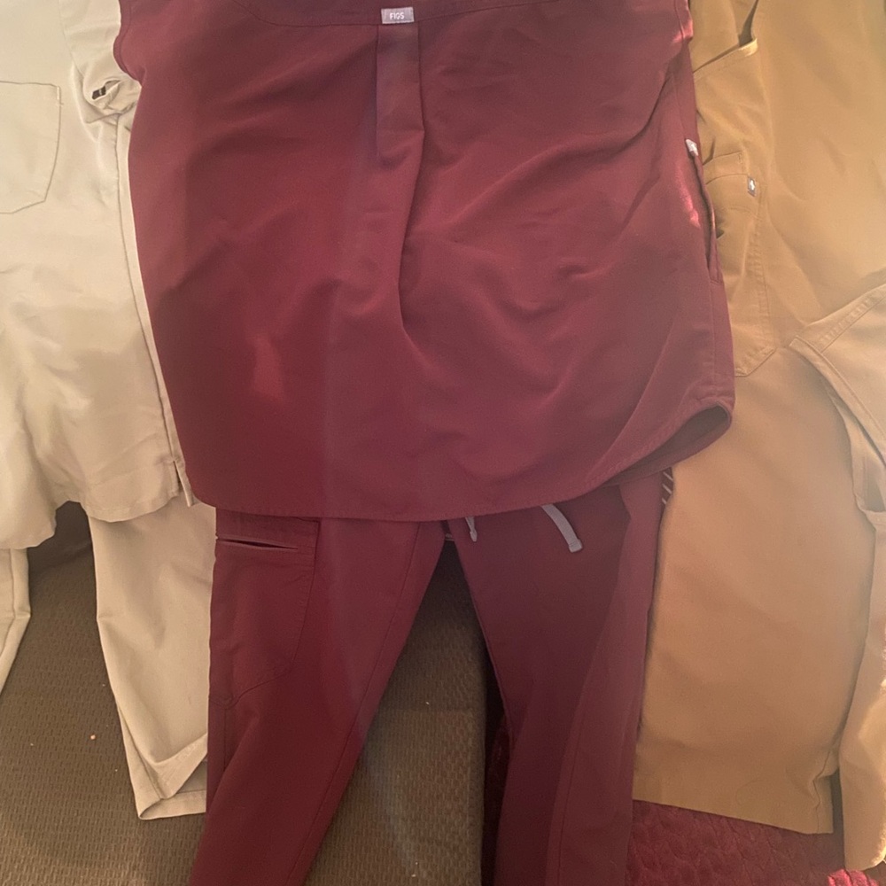 (3)Figs One-Pocket Scrub Joggers Sets